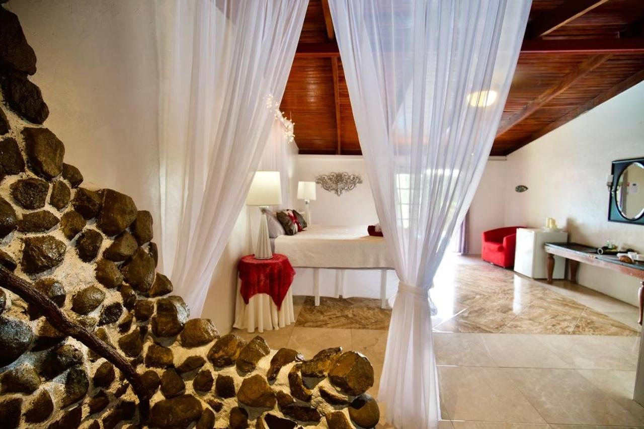 Toucan Lane Hotel And Restaurant นวยโว อาเรนัล ภายนอก รูปภาพ